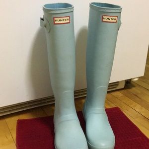 Light-blue Hunter boots